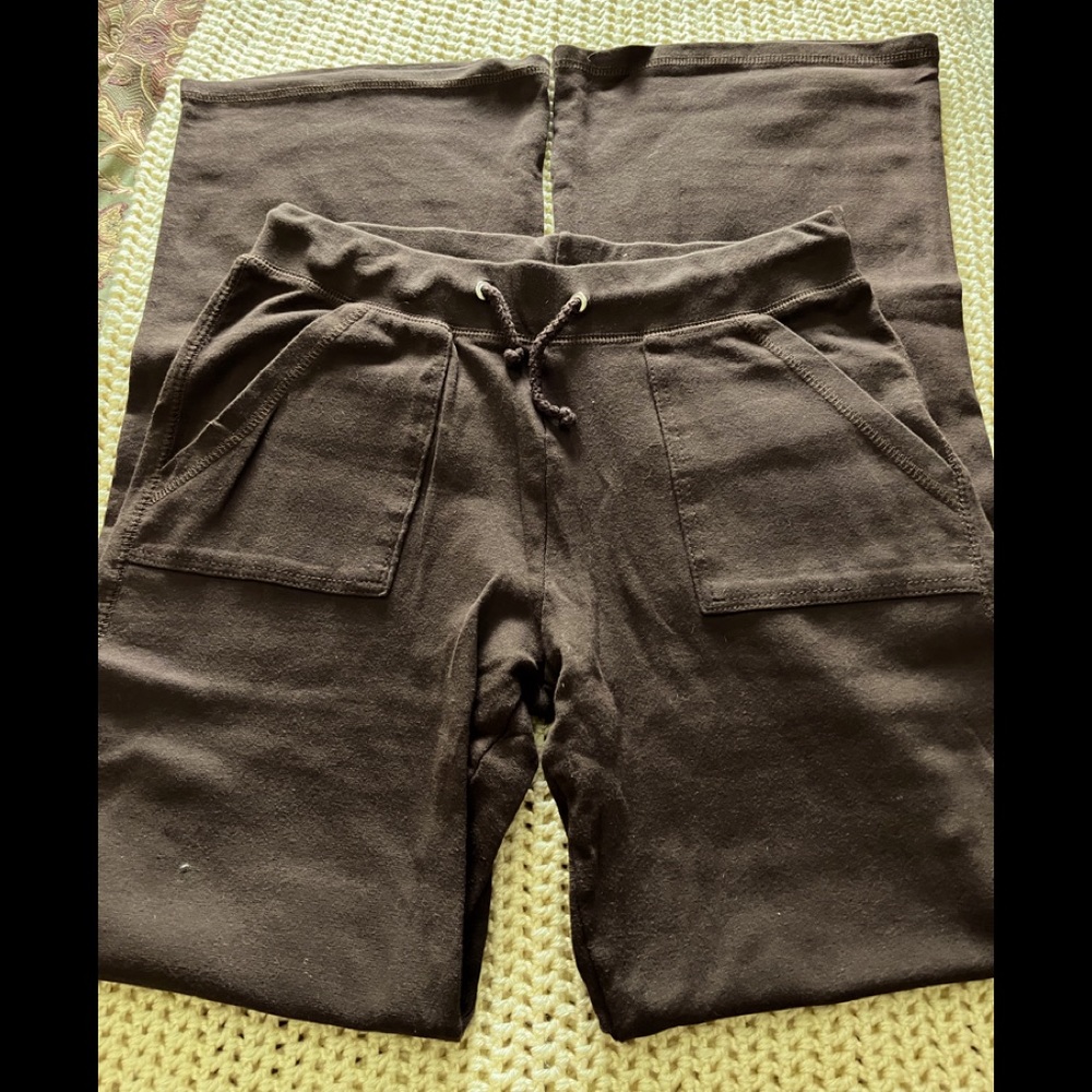 Brown sweats with drawstring elastic waistband. Two side pockets. Says XL.